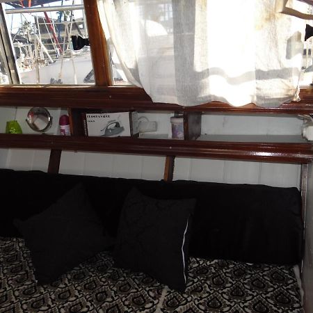 Precioso Barco En Barcelona Hotel Badalona Luaran gambar