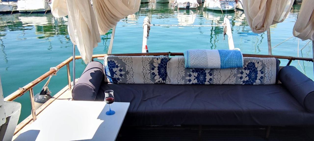 Precioso Barco En Barcelona Hotel Badalona Luaran gambar