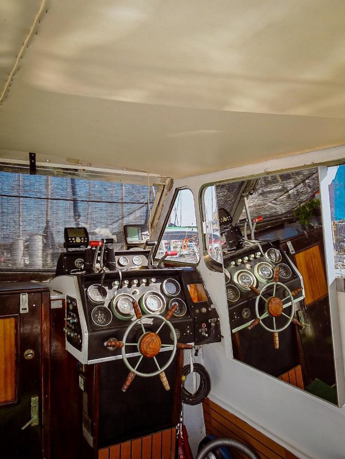 Precioso Barco En Barcelona Hotel Badalona Luaran gambar
