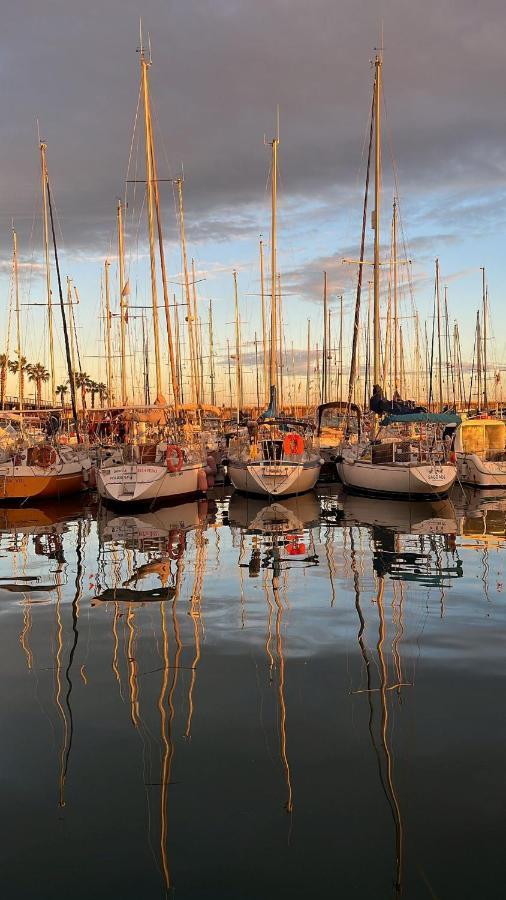 Precioso Barco En Barcelona Hotel Badalona Luaran gambar